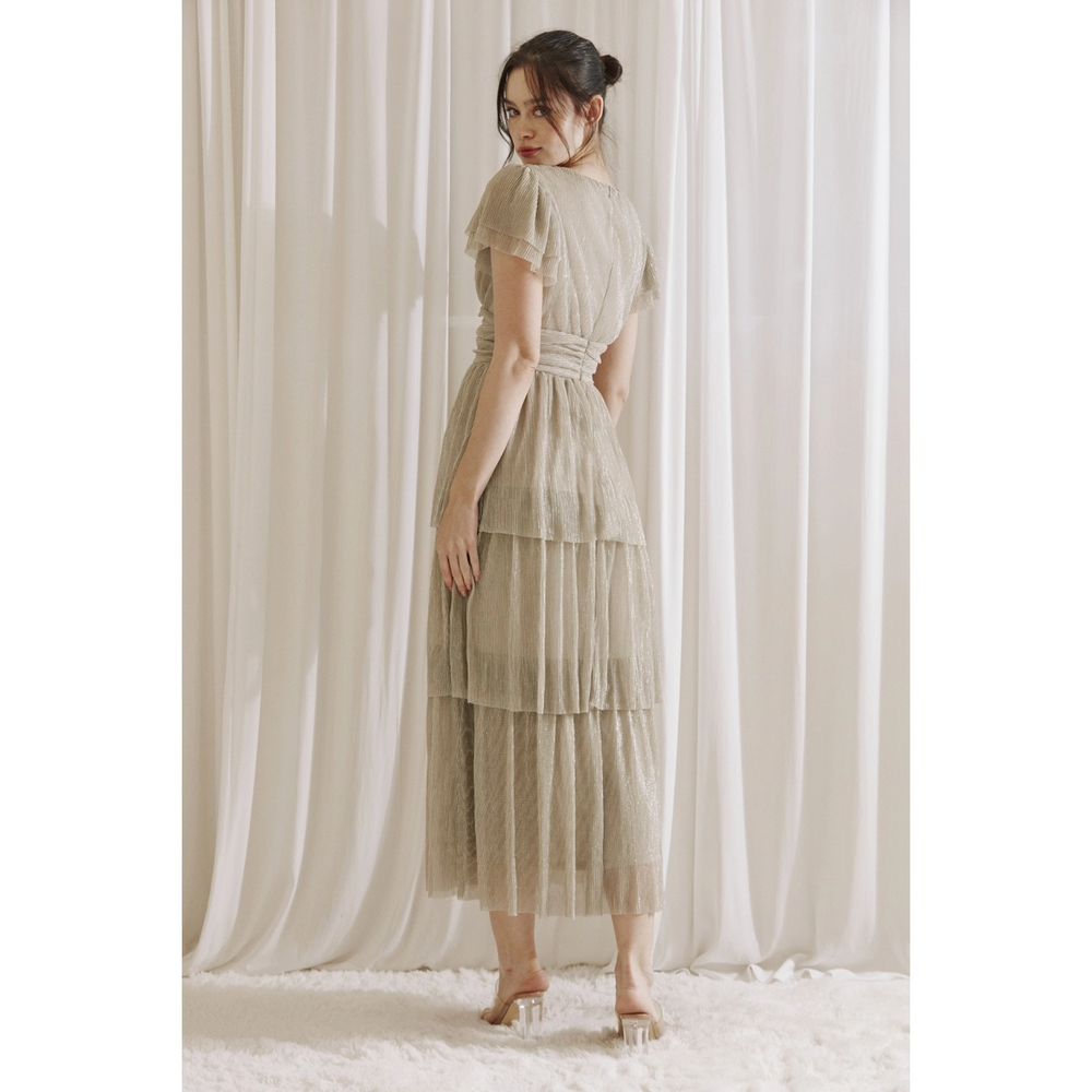 
            
                Load image into Gallery viewer, Monochromatic Ruffle Midi Dress
            
        