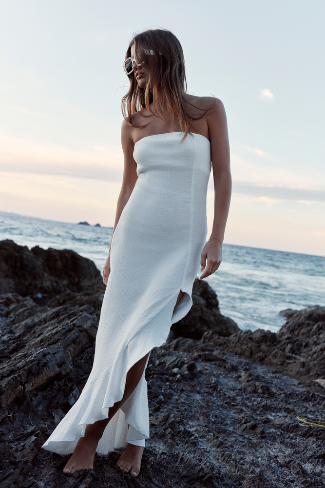 
            
                Load image into Gallery viewer, Made Me Blush Midi Dress- Ivory
            
        
