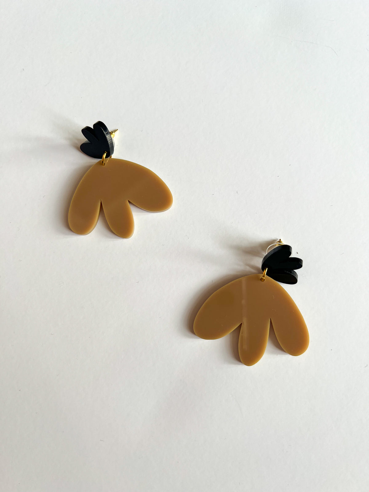 Matisse Earrings Taupe/ Black